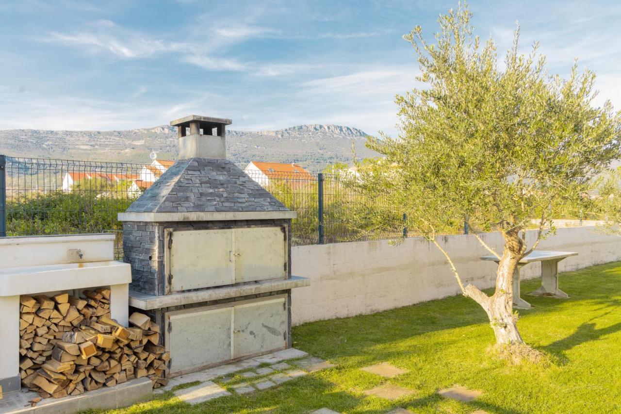 Villa Castelli, Apartment With Pool, Kaštela Exterior foto
